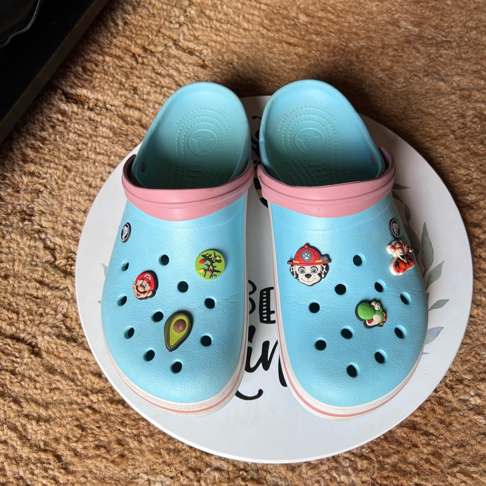 CROCS teal and pink color with 6 different pops.